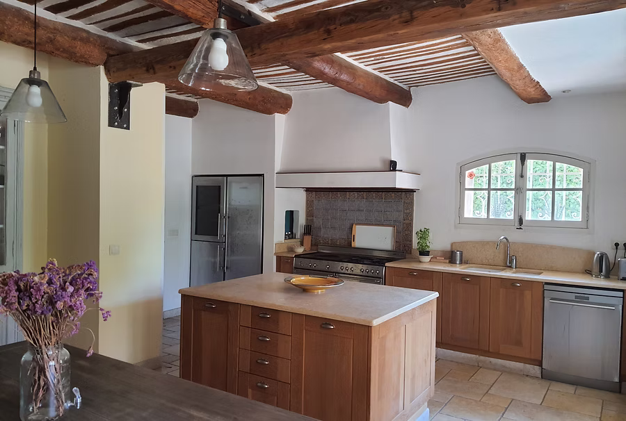 Cuisine équipée du rez-de-chaussée